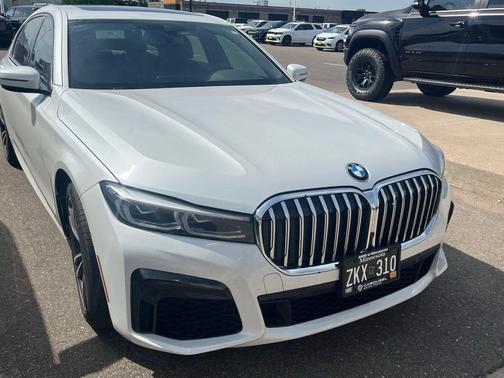 Mineral White Metallic 2022 BMW 740 i xDrive