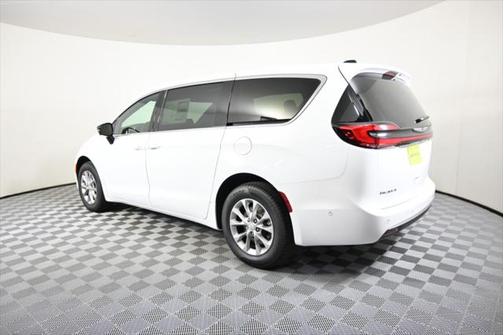 2025 Chrysler Pacifica L