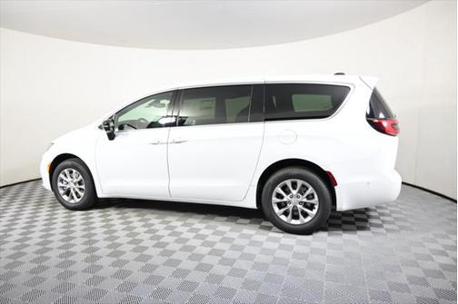 2025 Chrysler Pacifica L