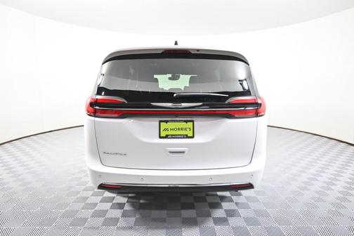 2025 Chrysler Pacifica L