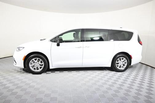2025 Chrysler Pacifica L