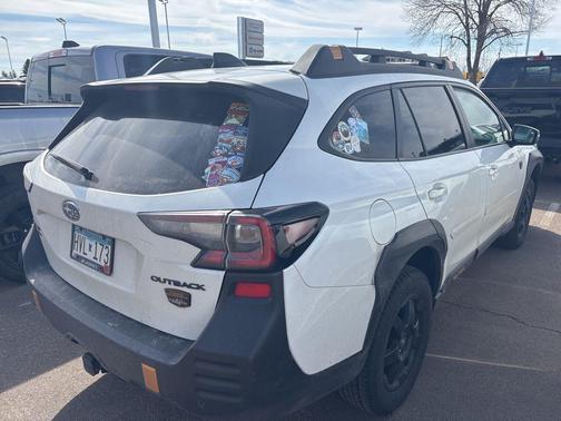 Crystal White Pearl 2022 Subaru Outback Wilderness