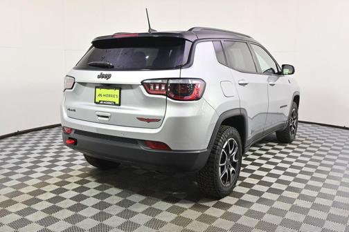 Silver Zynith Metallic Clearcoat 2025 Jeep Compass Trailhawk