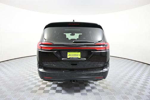 Diamond Black Crystal Pearlcoat 2025 Chrysler Pacifica Limited