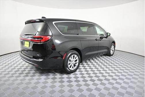 2025 Chrysler Pacifica L