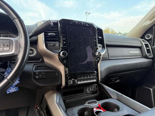 2022 RAM 2500 Laramie Crew Cab 4x4 6'4' Box