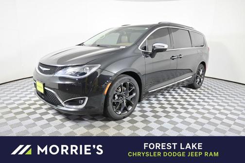 Brilliant Black Crystal Pearlcoat 2017 Chrysler Pacifica Limited