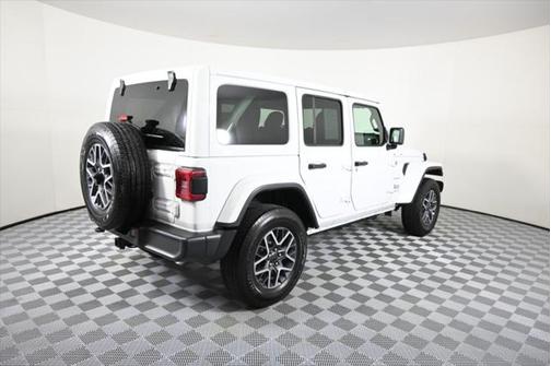 2024 Jeep Wrangler 4-Door Sahara 4x4