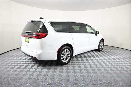 2025 Chrysler Pacifica L