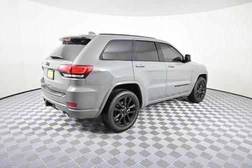 2022 Jeep Grand Cherokee Laredo