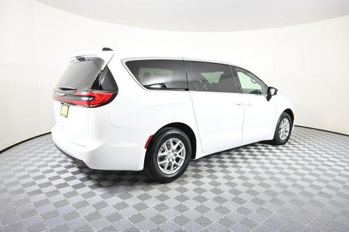 2026 Chrysler Pacifica L