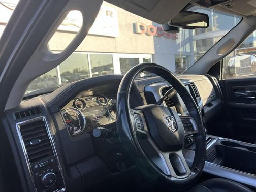 2017 RAM 3500 Laramie Crew Cab 4x4 6'4' Box