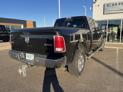 2017 RAM 3500 Laramie Crew Cab 4x4 6'4' Box