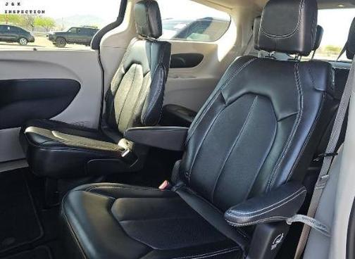 Diamond Black Crystal Pearlcoat 2024 Chrysler Pacifica Touring L
