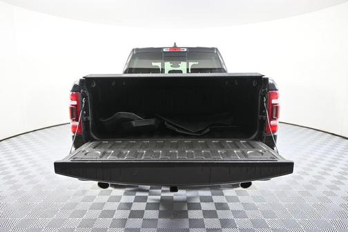 Diamond Black Crystal Pearlcoat 2023 RAM 1500 Big Horn/Lone Star