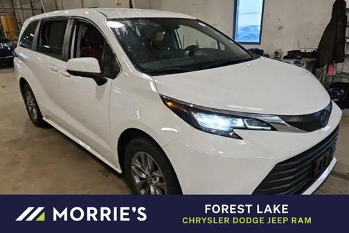 2022 Toyota Sienna LE