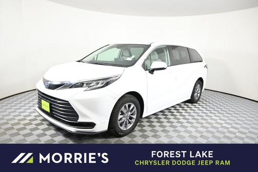 2022 Toyota Sienna LE