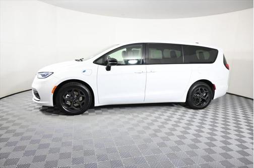 2023 Chrysler Pacifica Hybrid Limited
