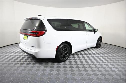 2023 Chrysler Pacifica Hybrid Limited