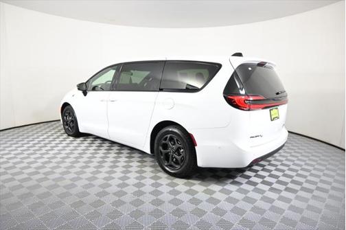 2023 Chrysler Pacifica Hybrid Limited