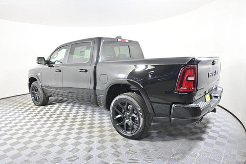 Diamond Black Crystal Pearlcoat 2026 RAM 1500 Laramie