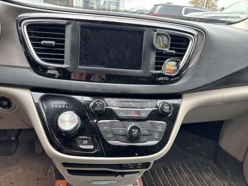 2020 Chrysler Pacifica Touring