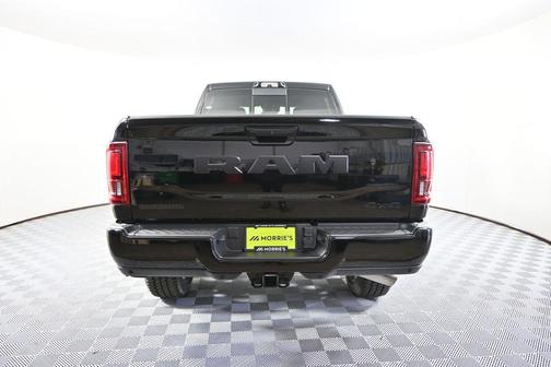 Diamond Black Crystal Pearlcoat 2026 RAM 3500 Big Horn Crew Cab 4x4 6'4' Box