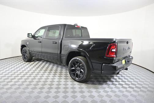 Diamond Black Crystal Pearlcoat 2026 RAM 1500 Laramie