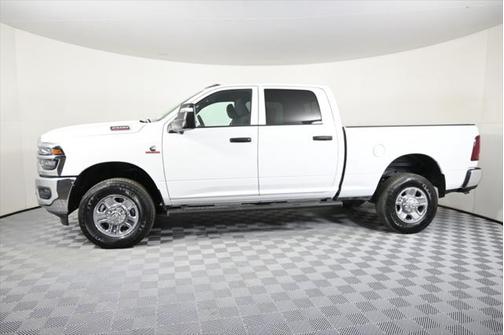 2025 RAM 2500 Tradesman Crew Cab 4x4 6'4' Box