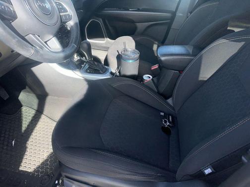 Diamond Black Crystal Pearlcoat 2019 Jeep Compass Upland Edition 4x4