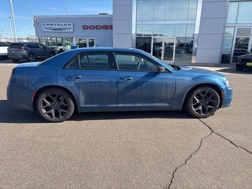 2022 Chrysler 300 Touring