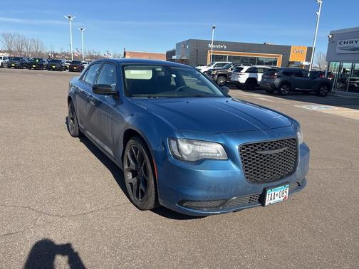 2022 Chrysler 300 Touring