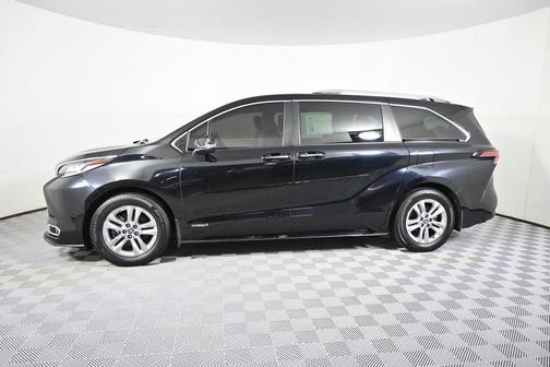 2021 Toyota Sienna Limited 7-Passenger