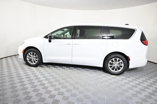 2025 Chrysler Pacifica L