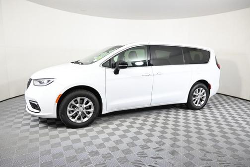 2025 Chrysler Pacifica L