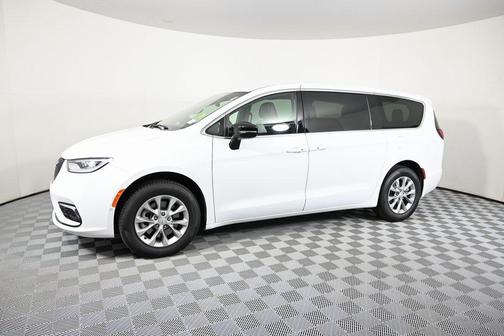 2025 Chrysler Pacifica L