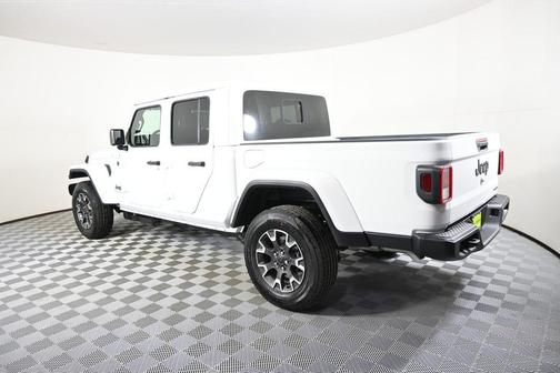 2026 Jeep Gladiator Sahara 4x4