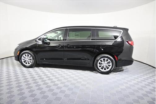 2025 Chrysler Pacifica L