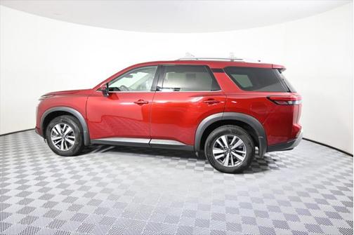 2024 Nissan Pathfinder SL 4WD