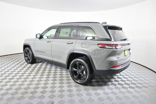 Sting-Gray Clearcoat 2027 Jeep Grand Cherokee Limited