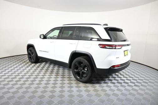 Bright White Clearcoat 2023 Jeep Grand Cherokee Altitude