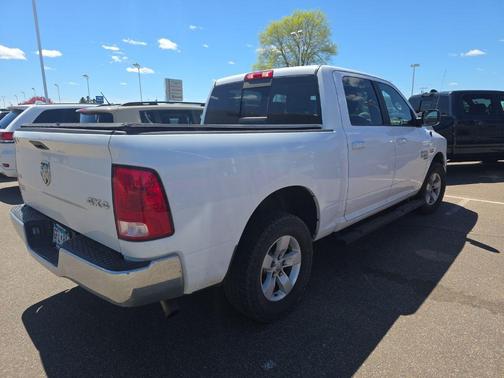 Bright White Clearcoat 2020 RAM 1500 Classic SLT