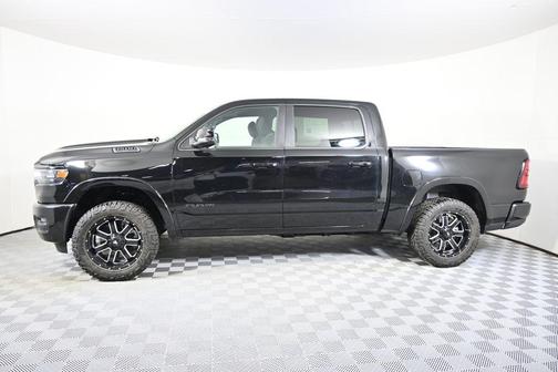 Diamond Black Crystal Pearlcoat 2025 RAM 1500 Big Horn/Lone Star