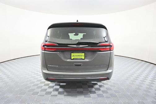2025 Chrysler Pacifica L