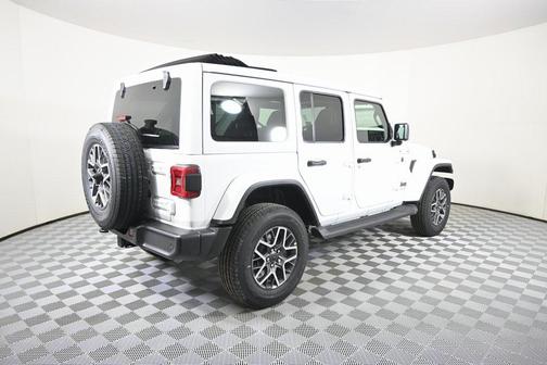 2026 Jeep Wrangler 4-Door Sahara 4x4
