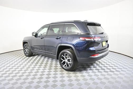 Midnight Sky 2023 Jeep Grand Cherokee Limited