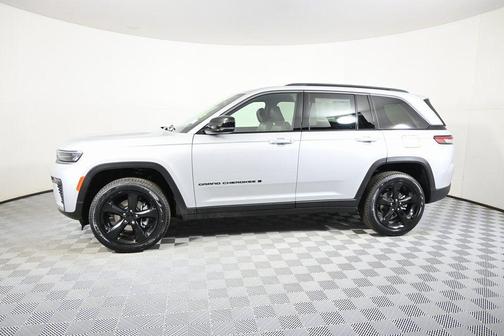 Silver Zynith 2026 Jeep Grand Cherokee Limited