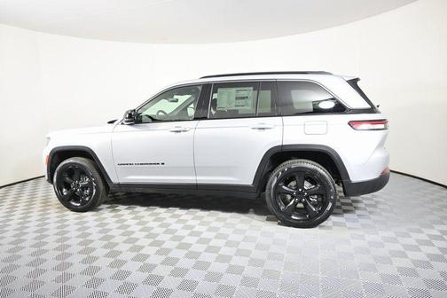 Silver Zynith 2026 Jeep Grand Cherokee Limited