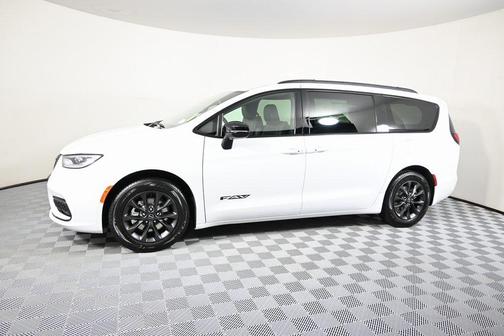 2025 Chrysler Pacifica L