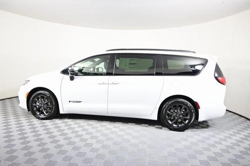 2025 Chrysler Pacifica L